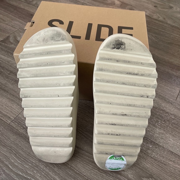 YEEZY SLIDES IN BONE COLOR-WAY! - Picture 3 of 8